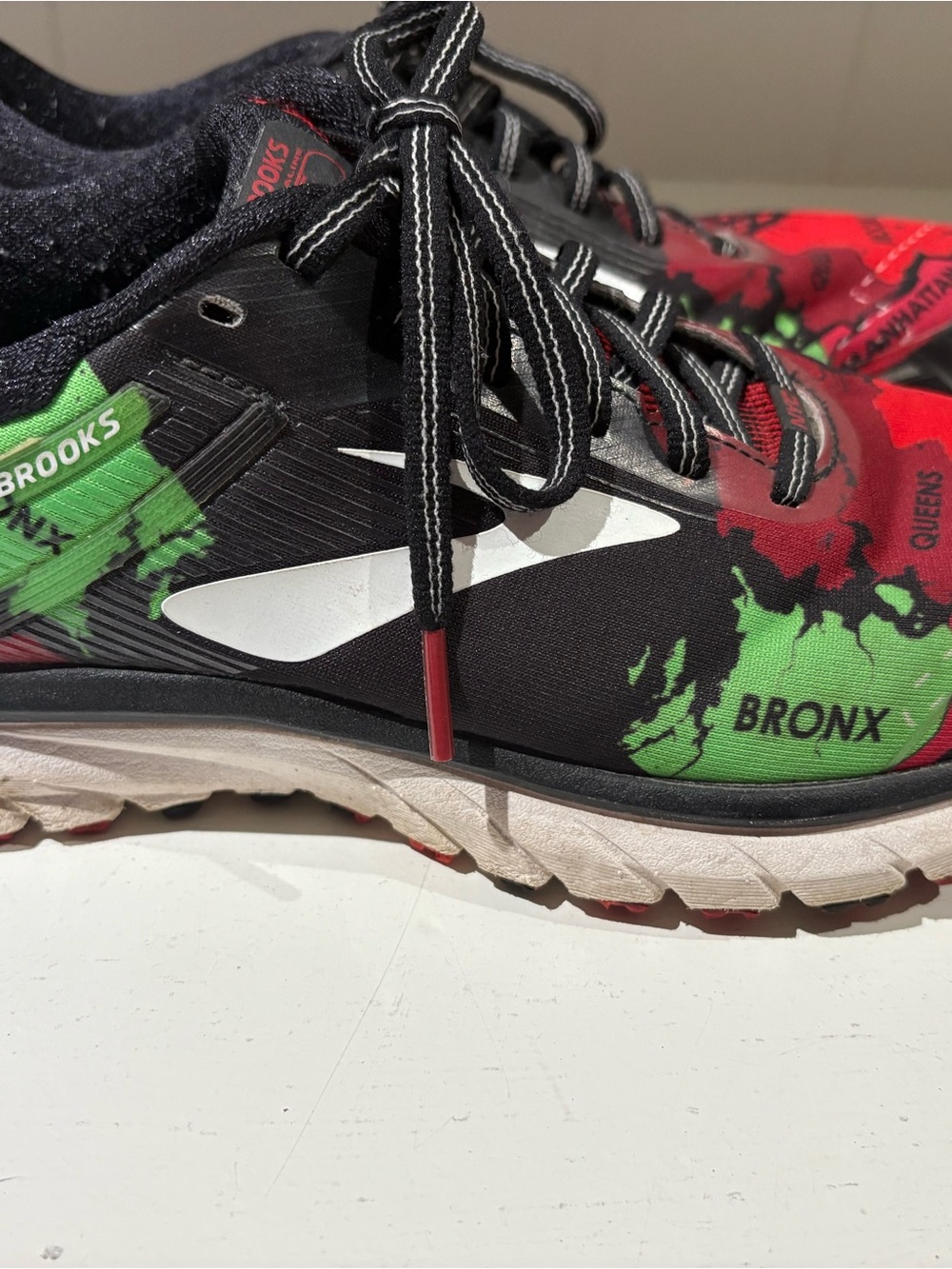 Brooks Sneakers Red Black with Green Accents - Picture 4 of 5